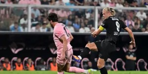 哈兰德加盟新队，足球新星友谊互动温暖全场